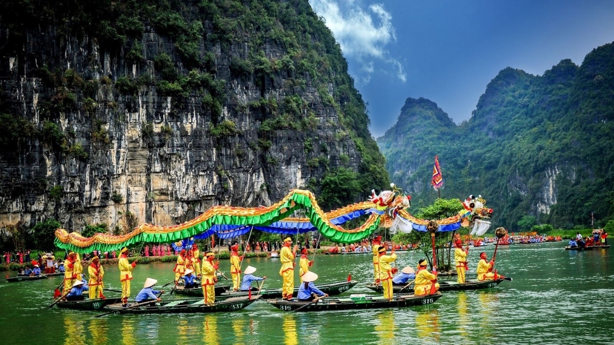 Lễ hội trên sông Tràng An - Ninh Bình. Ảnh: Ninh Mạnh Thắng