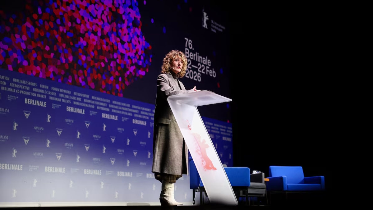 Giám đốc Liên hoan phim Berlin, Tricia Tuttle, phát biểu trong cuộc họp báo công bố các bộ phim sẽ tham gia Liên hoan phim quốc tế Berlinale lần thứ 76, ngày 20/1/2026. (Ảnh: Reuters/Liesa Johannssen)