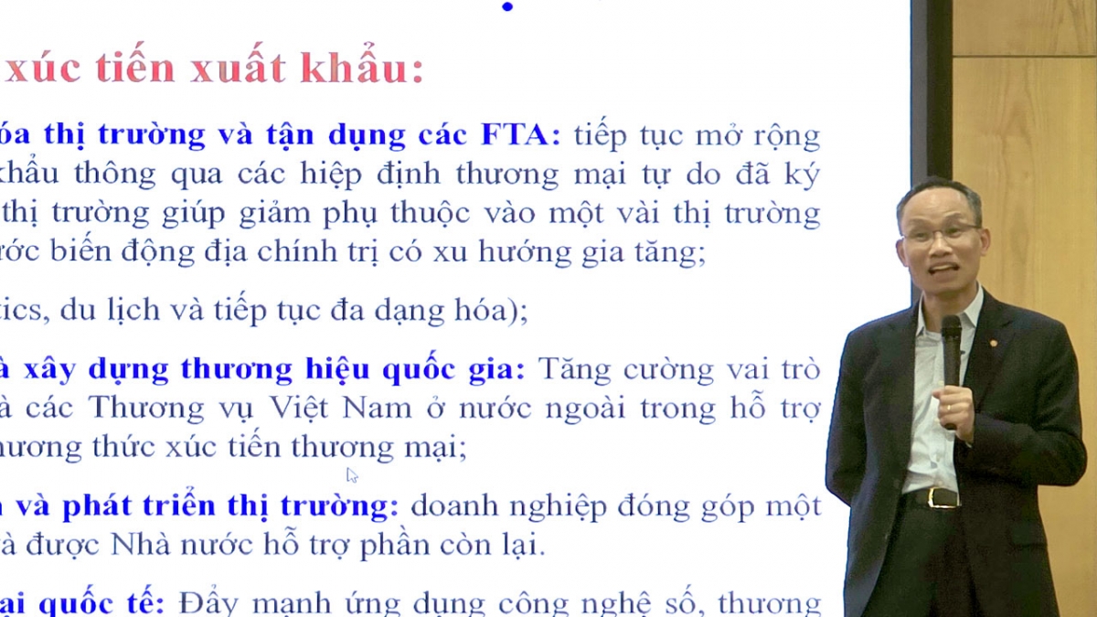 TS. Cấn Văn Lực, Chuyên gia Kinh tế trưởng BIDV, Thành viên Hội đồng Tư vấn chính sách của Thủ tướng Chính phủ