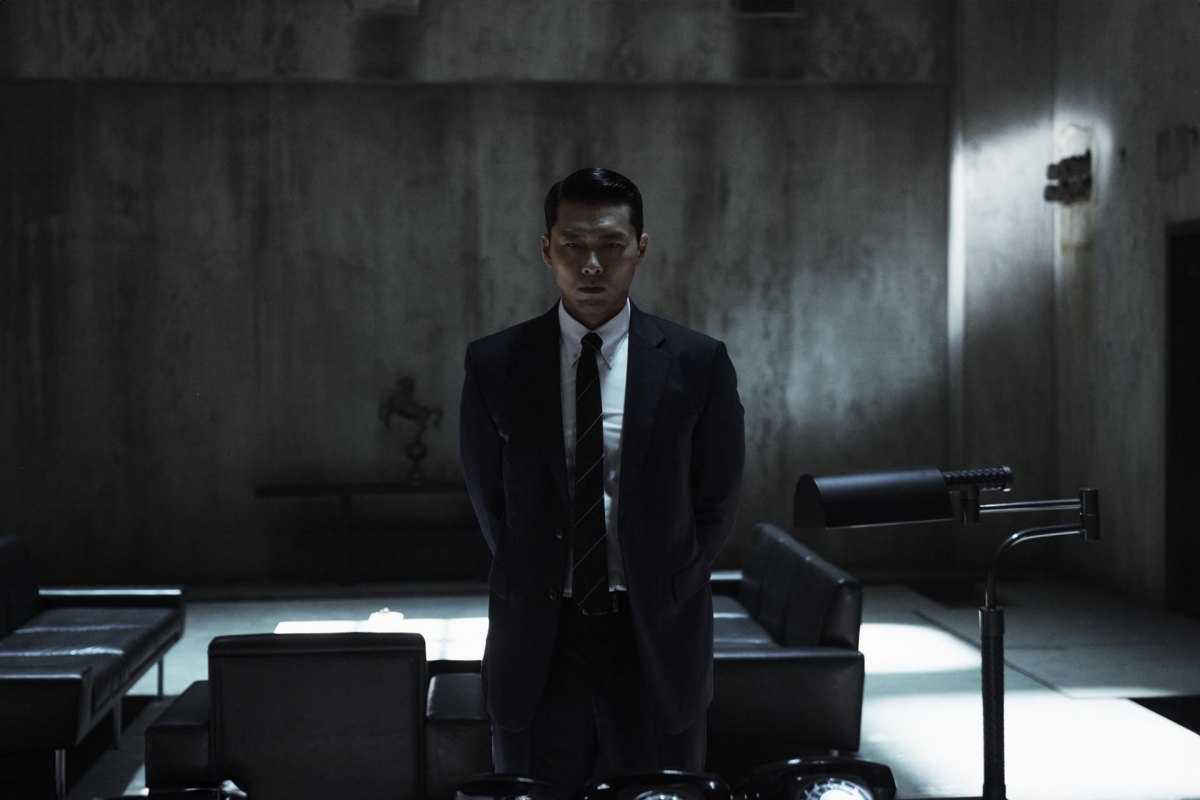 Hyun Bin trong vai Baek Ki Tae – quan chức tình báo đầy tham vọng trong “Made in Korea”. (Ảnh: Disney+)