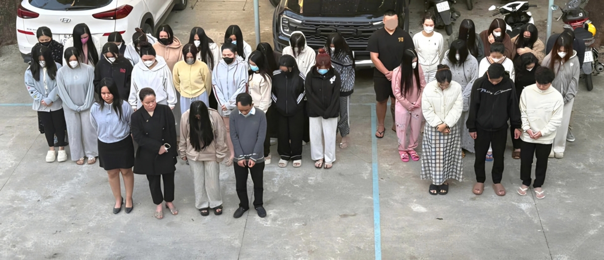 Hàng chục người liên quan đến hoạt động mại dâm tại 2 khách sạn. (Ảnh: C.A)