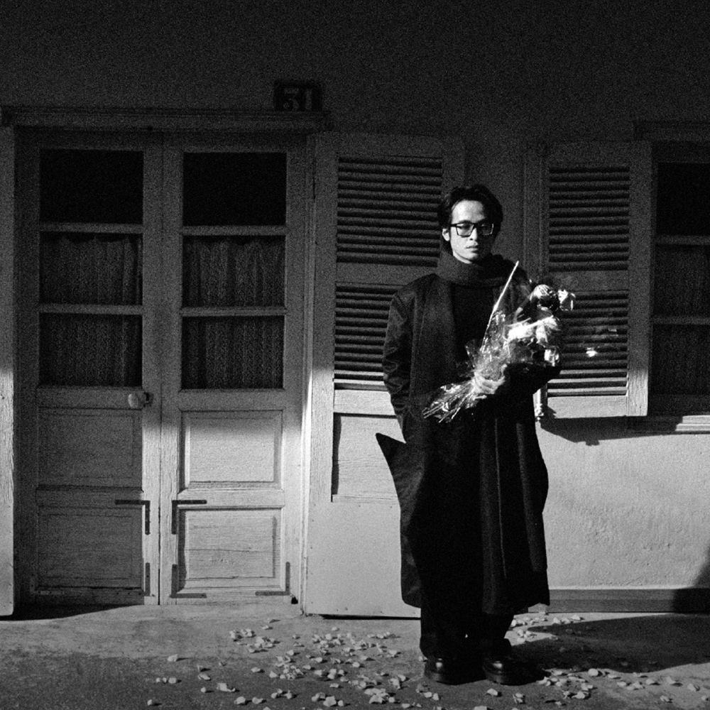 Hình ảnh trong MV "Một năm qua". (Ảnh: NVCC)