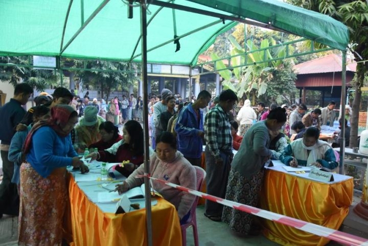 Người dân Myanmar đi bỏ phiếu bầu cử giai đoạn 2 tại Vùng Mandalay. (Nguồn: Truyền thông Nhà nước Myanmar)