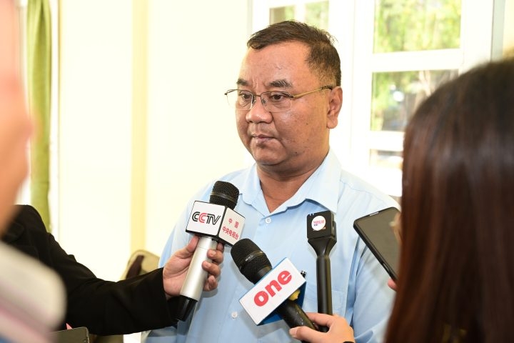 Ông Zaw Min Tun, người phát ngôn Hội đồng Quốc phòng và An ninh Quốc gia Myanmar trả lời báo giới. (Nguồn: Truyền thông Nhà nước Myanmar)