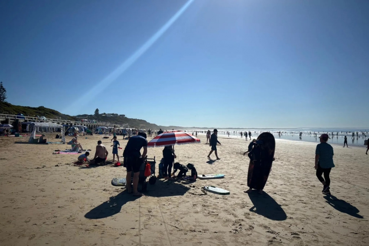 Nhiều người chọn bãi biển Ocean Grove, bang Victoria để tránh nóng. Nguồn: Hanna Mills Turbet