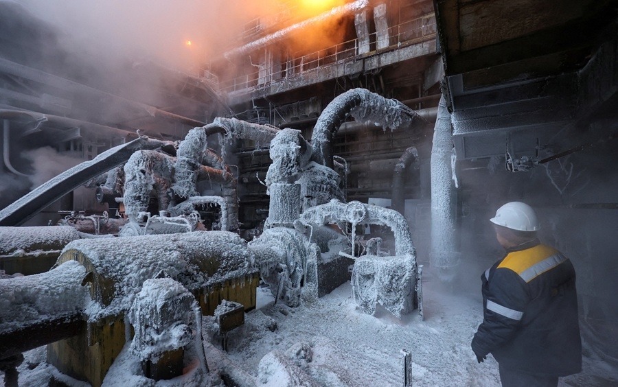 Nga tấn công một nhà máy nhiệt điện của Ukraine. Ảnh: Reuters