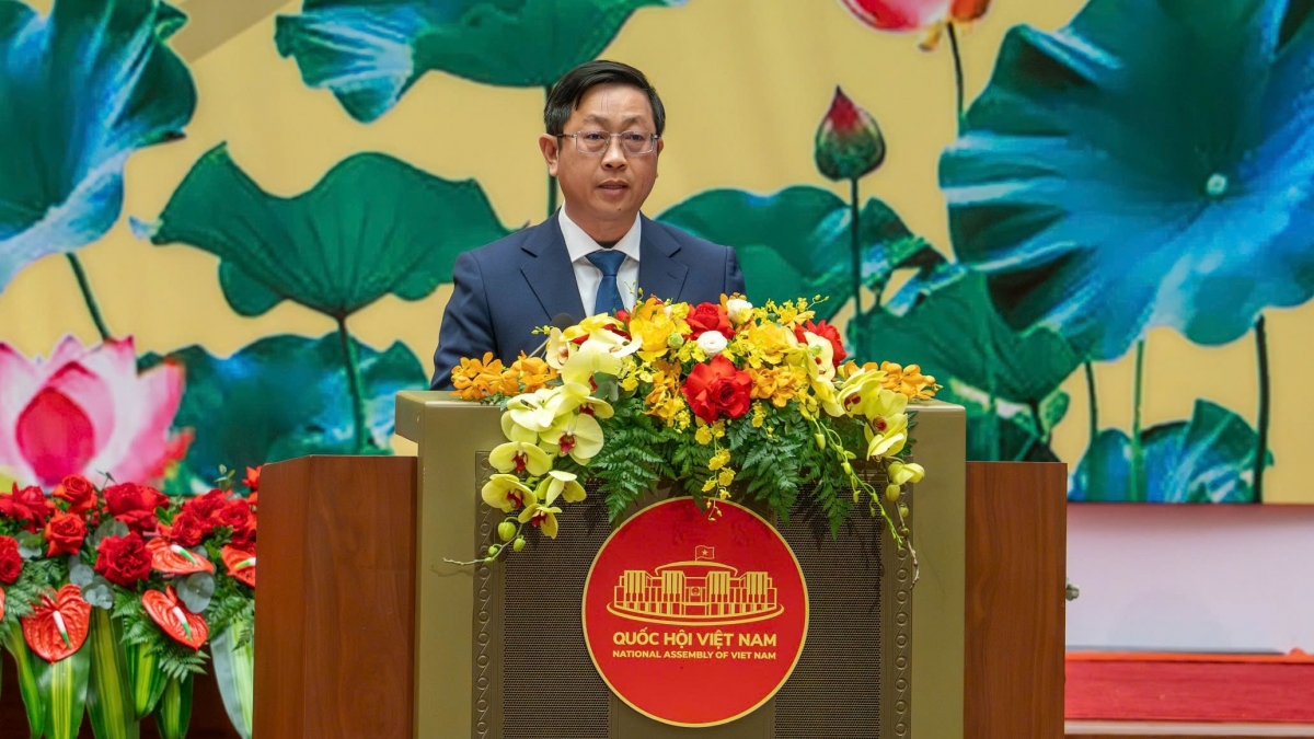 Đại biểu Nguyễn Hữu Thông thay mặt thế hệ đại biểu Quốc hội trẻ phát biểu tại lễ kỷ niệm (Ảnh: Quốc hội)