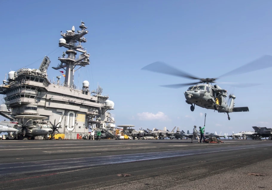 Tàu sân bay của Mỹ được điều đến Trung Đông. Ảnh: AP