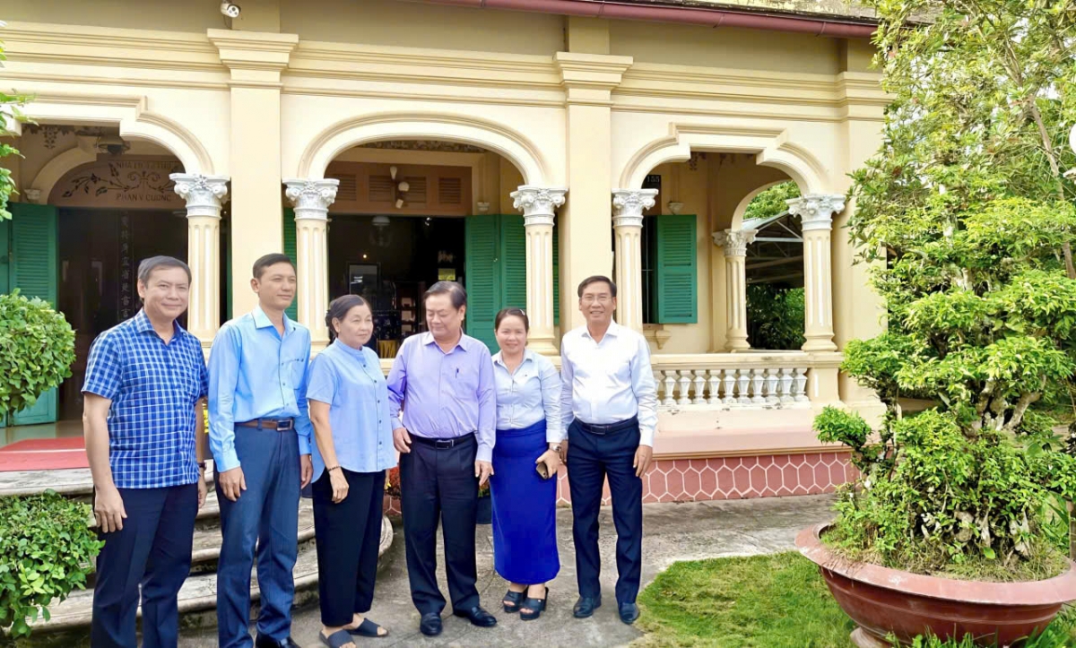 Ông Lê Minh Hoan, Phó Chủ tịch Quốc hội trong chuyến đến thăm làng cổ Đông Hòa Hiệp