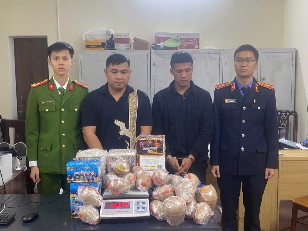 Các đối tượng bị bắt giữ. (Ảnh: Công an Nghệ An)