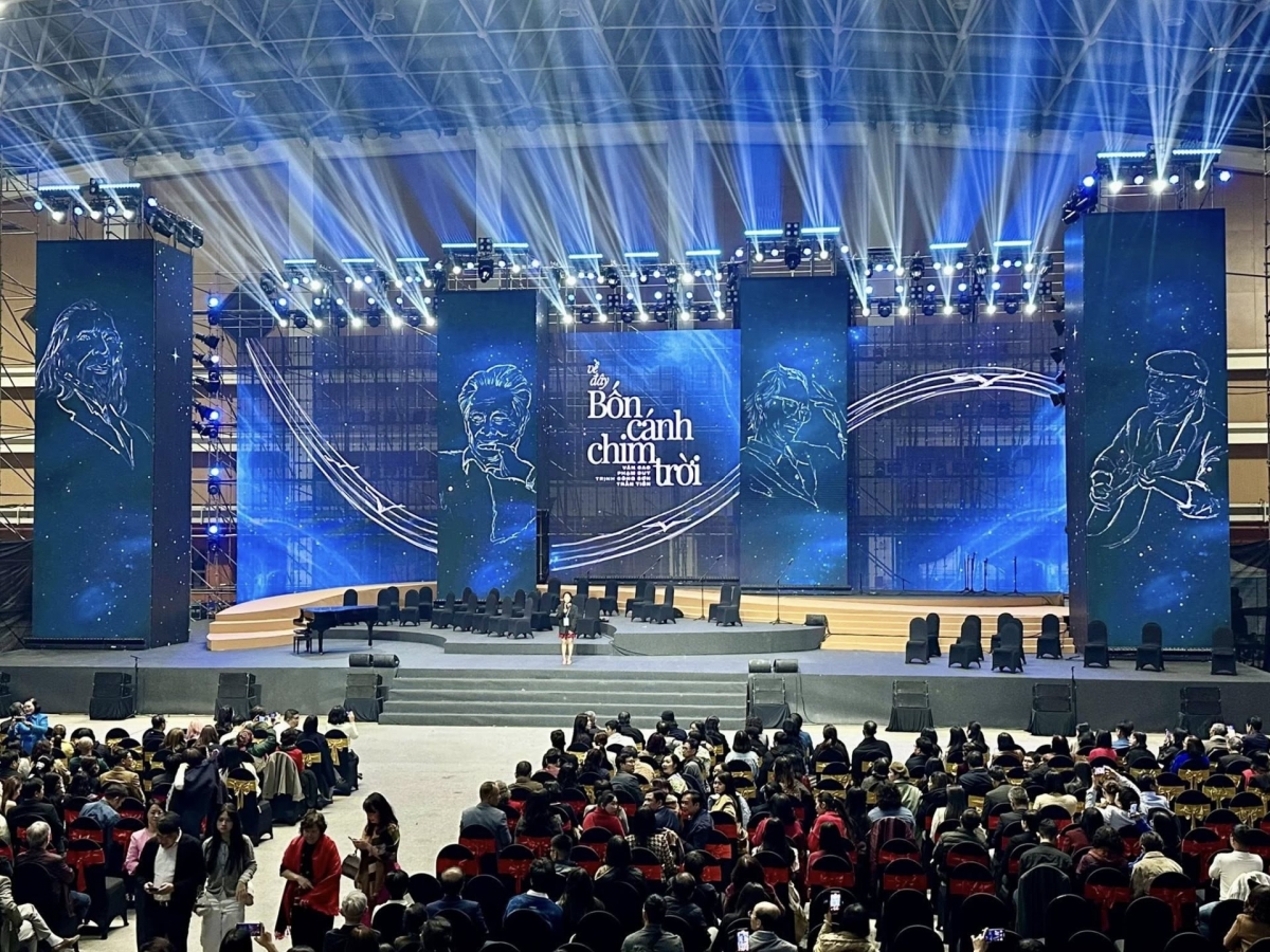 Show "Về đây bốn cánh chim trời" bị hủy khiến khán giả bức xúc