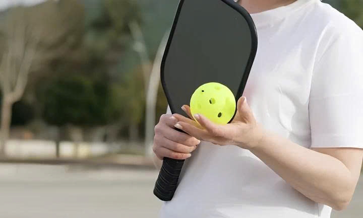 Mải mê chơi pickleball, vợ tôi bỏ bê công việc gia đình (Ảnh: Pond)