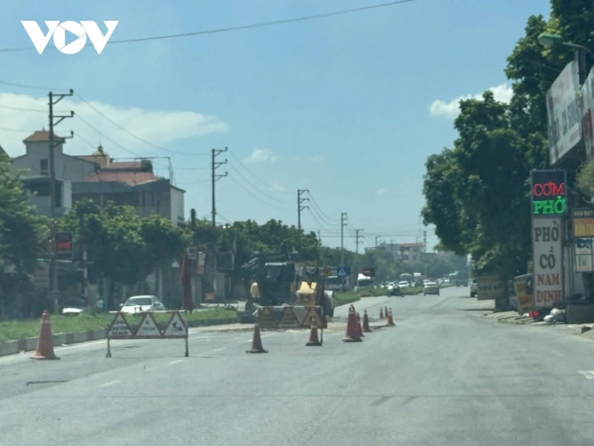 Thi công mở rộng QL2 đoạn Vĩnh Yên - Việt Trì.