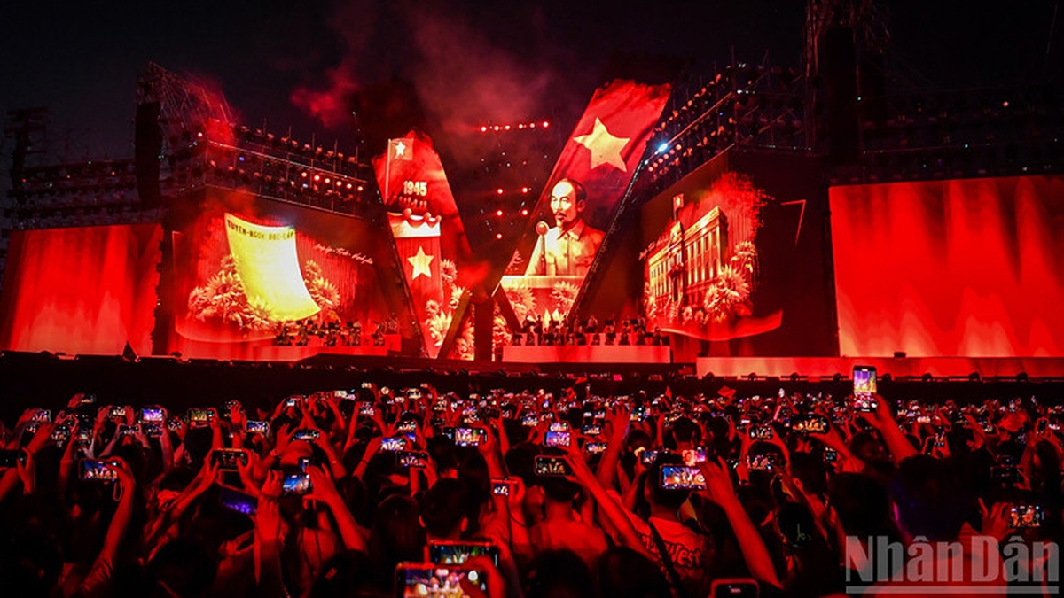 Chương trình chính luận nghệ thuật Tổ quốc trong tim là điểm sáng văn hóa trong năm 2025.