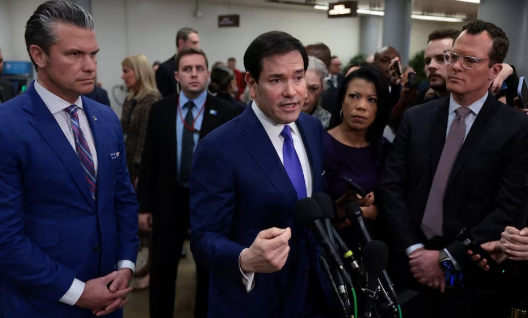 Ngoại trưởng Mỹ Marco Rubio (giữa) phát biểu trước các phóng viên vào ngày diễn ra buổi báo cáo kín với Hạ viện về tình hình tại Venezuela, tại Đồi Capitol ở Washington, D.C. (Mỹ), ngày 7/1/2026. Ảnh: Reuters