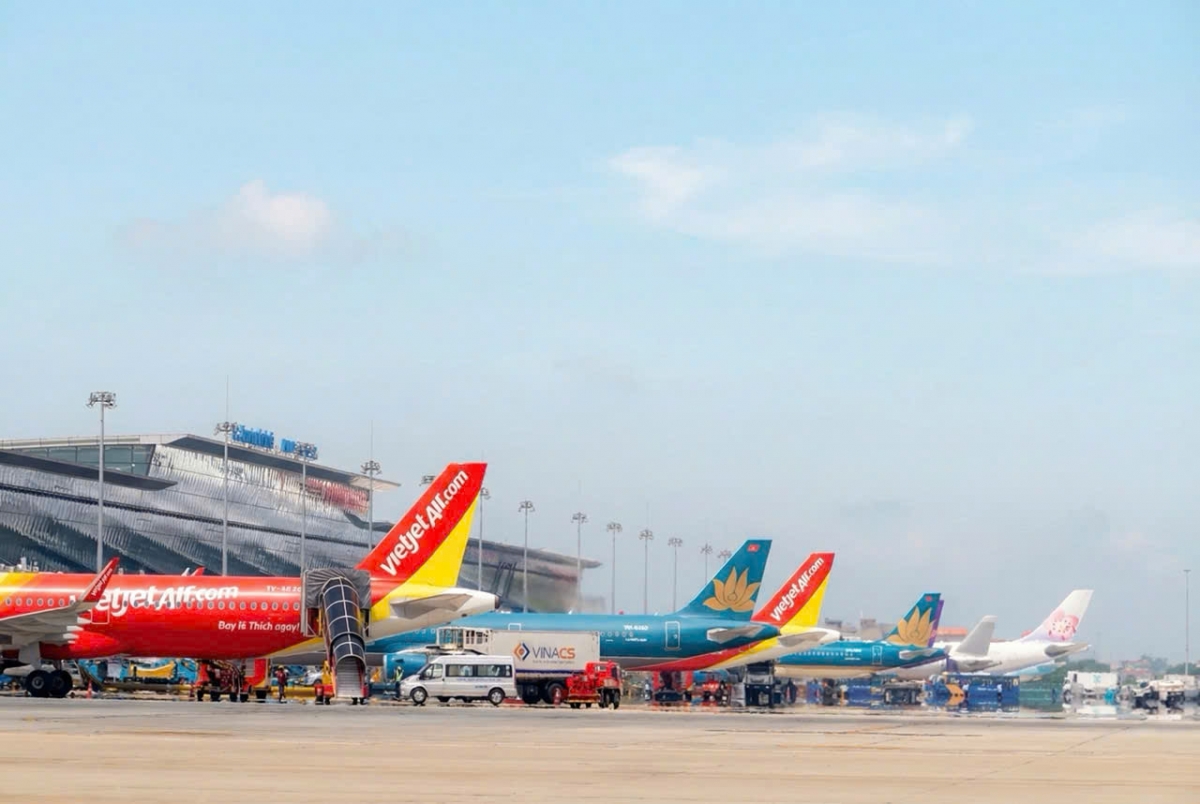 Nhu cầu đi lại của người dân bằng đường hàng không tăng cao trong dịp cao điểm Tết. 