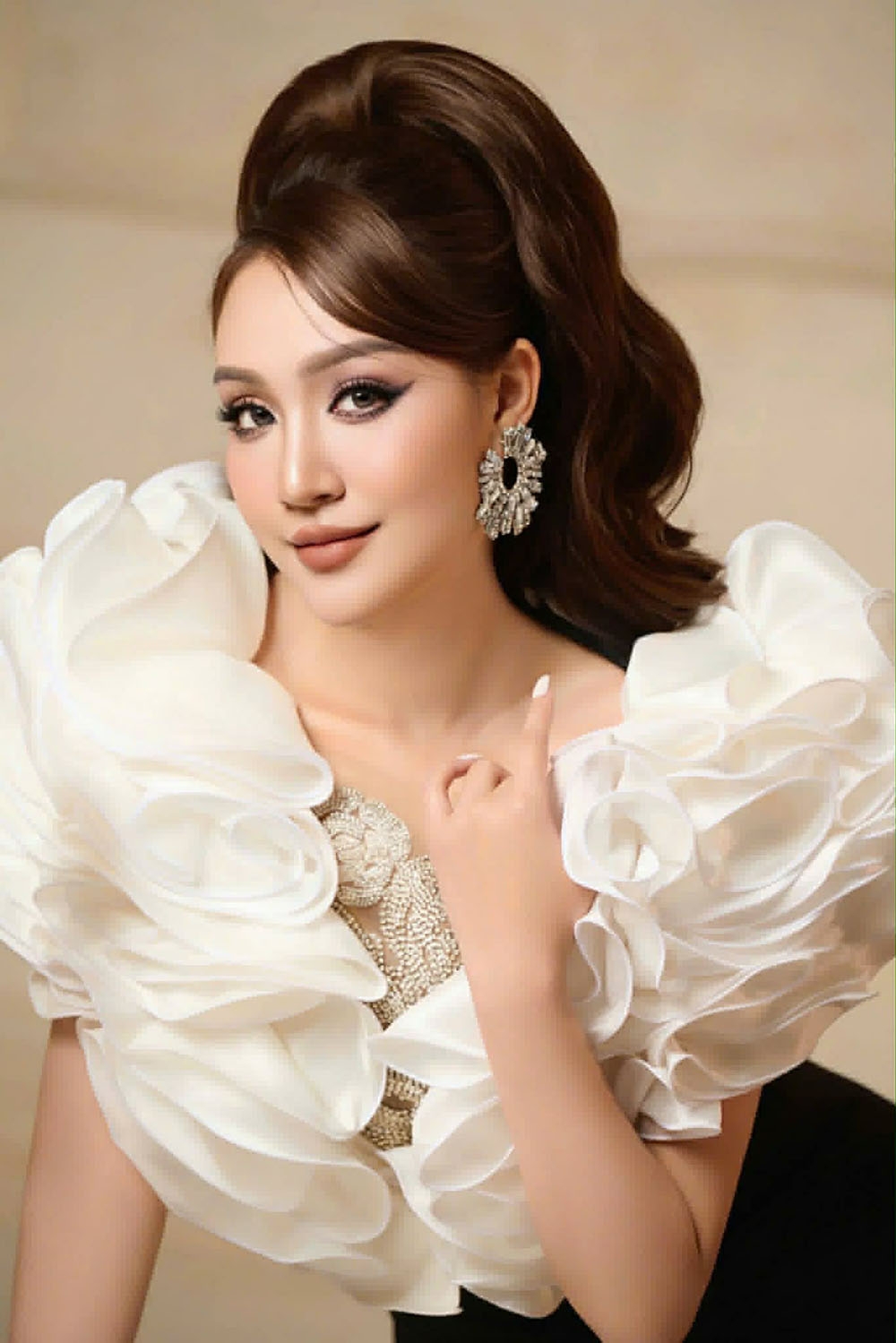 Sao Mai Thu Thủy, quán quân dòng nhạc nhẹ cuộc thi Sao Mai 2017 cũng vừa gửi đến khán giả MV mang tên “Đảng dẫn lối thời đại” hoà chung không khí cả nước đang tưng bừng, hân hoan niềm vui bởi thành công rực rỡ của Đại hội đại biểu toàn quốc lần thứ XIV của Đảng.