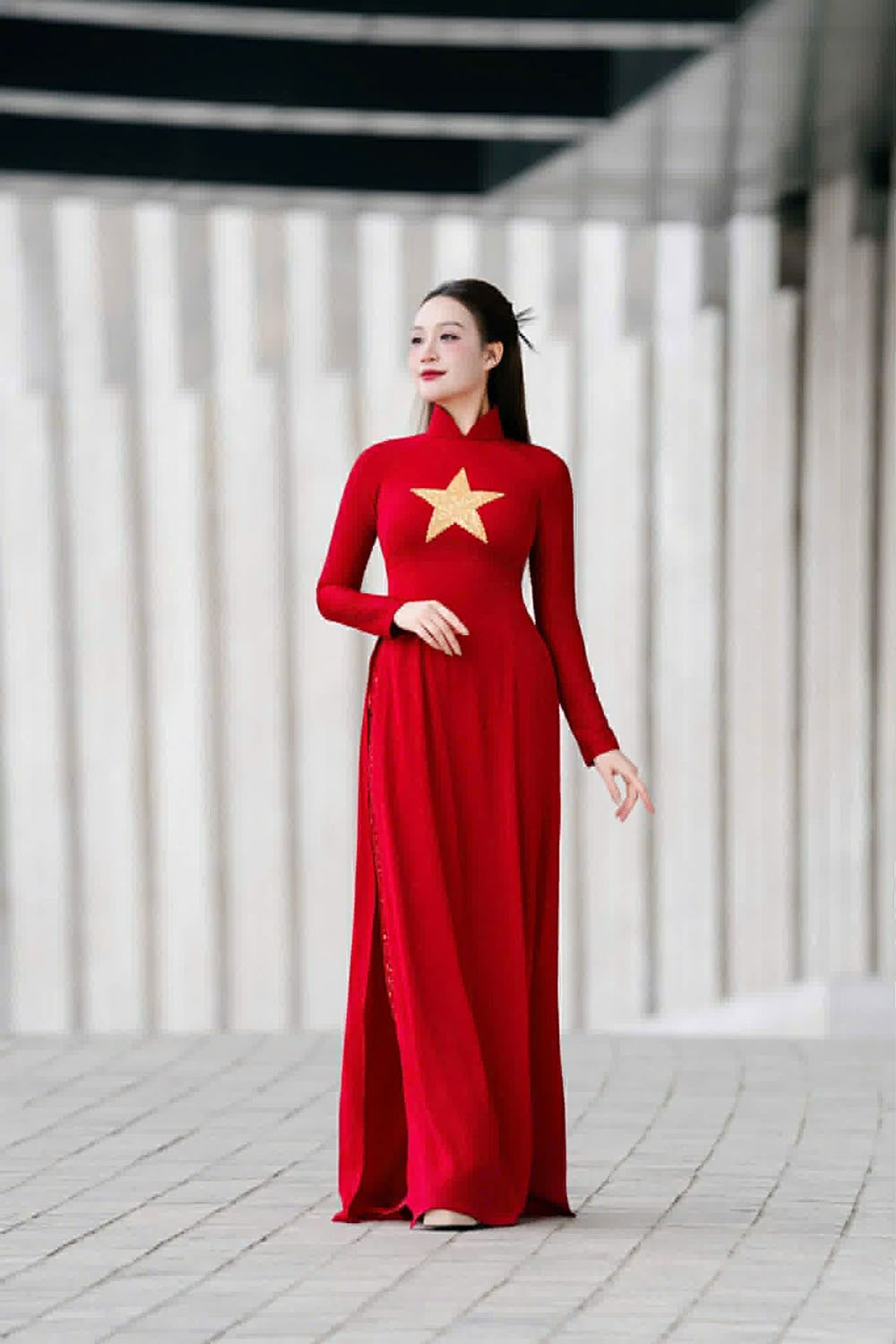 Bài hát ngợi ca Đảng Cộng sản Việt Nam luôn sáng suốt, soi đường, lãnh đạo toàn dân, toàn quân luôn tiến về phía trước, nhất là chúng ta đang bước vào kỷ nguyên vươn mình mạnh mẽ.