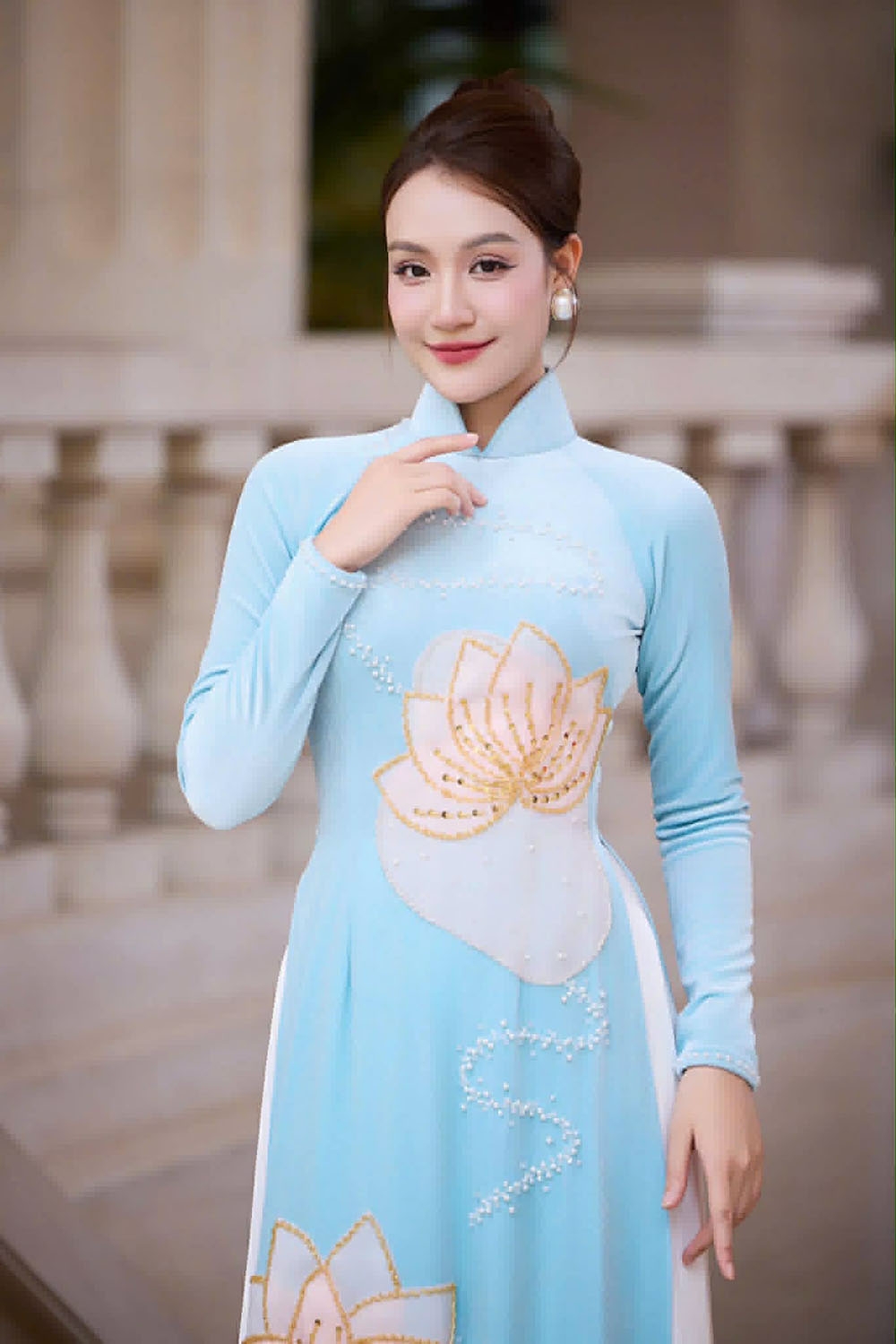 “Chúng tôi đã hoàn thành MV này, với mong muốn được góp một bông hoa vào rừng hoa rực rỡ của cả nước dâng lên Đảng, dâng lên Bác Hồ trong những tháng ngày lịch sử này”, Thu Thủy chi sẻ.