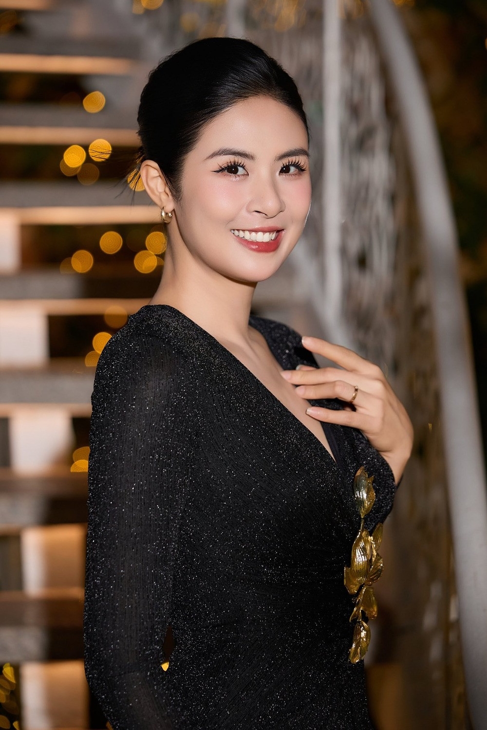 Nhan sắc rực rỡ của hoa hậu Ngọc Hân sau sinh con.