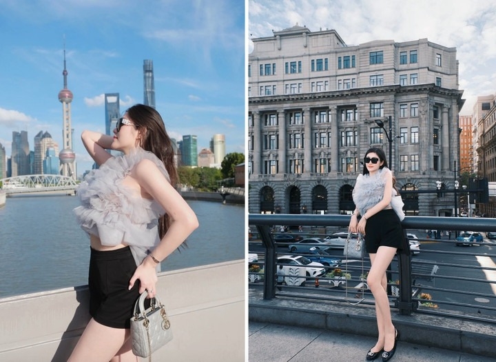 Trên trang cá nhân, Kim Thủy thường chia sẻ hình ảnh sang chảnh trong những chuyến du lịch, và nhận được nhiều lời khen ngợi.