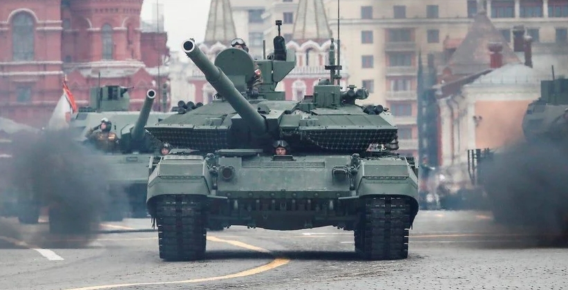 Xe tăng T-90M trong lễ duyệt binh Ngày Chiến thắng ở Quảng trường Đỏ (Moscow, Nga) năm 2021. Ảnh: Maxim Shemetov/Reuters