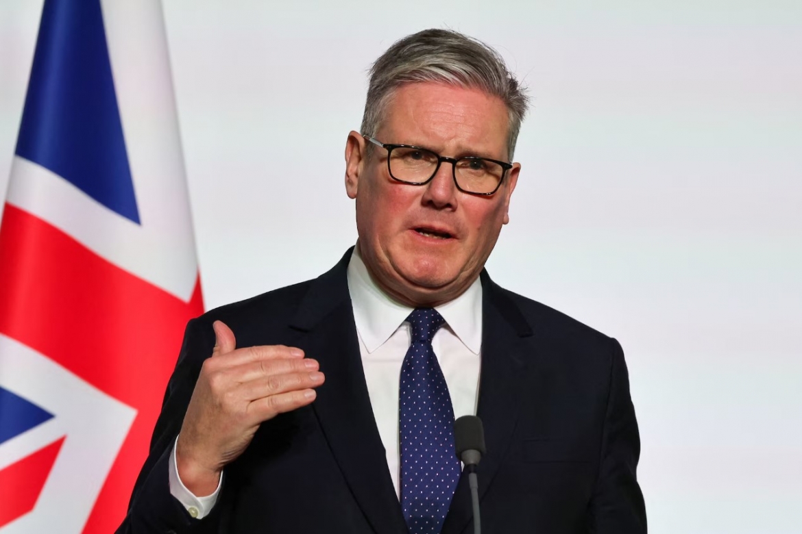 Thủ tướng Anh Keir Starmer phát biểu trong cuộc họp báo sau khi ký kết tuyên bố về việc triển khai lực lượng hậu ngừng bắn tại Ukraine, trong khuôn khổ hội nghị thượng đỉnh "Liên minh các nước sẵn sàng", tại Điện Élysée ở Paris, Pháp, ngày 6/12026. Ảnh: Reuters