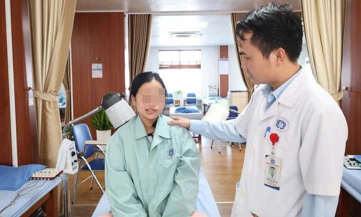 Nhiều bệnh nhân trẻ tuổi đột ngột bị liệt mặt, méo miệng sau một đêm ngủ dậy (Ảnh: BV tỉnh Phú Thọ)