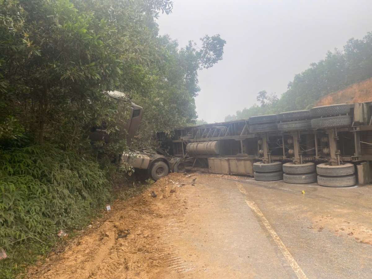 Hiện trường xảy ra vụ tai nạn giao thông. (Ảnh Phòng CSGT, CA Thanh Hóa cung cấp)