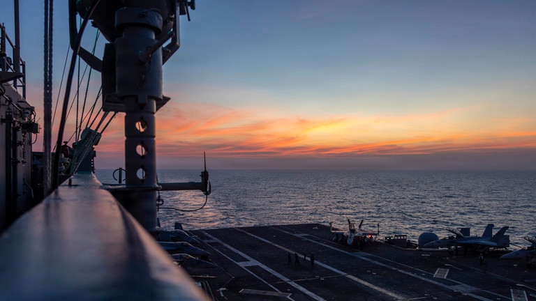 Mỹ triển khai tàu sân bay đến Trung Đông. Ảnh: AP