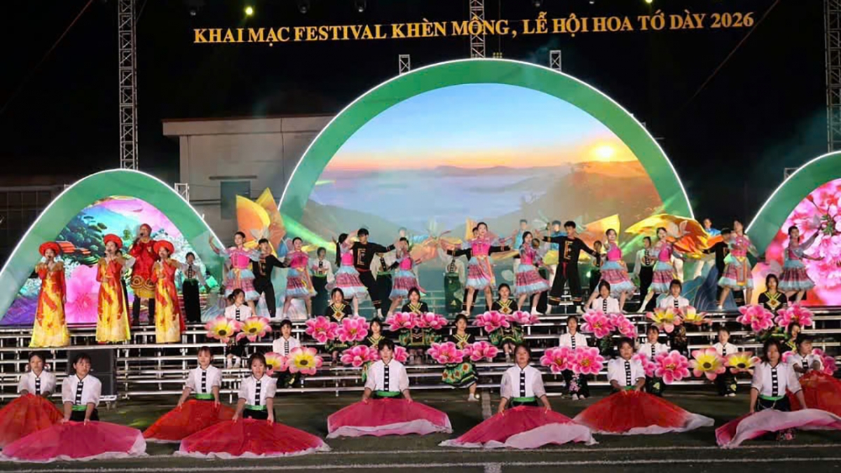 Hàng trăm diễn viên quần chúng ở Mù Cang Chải tham gia biểu diễn tại lễ hội