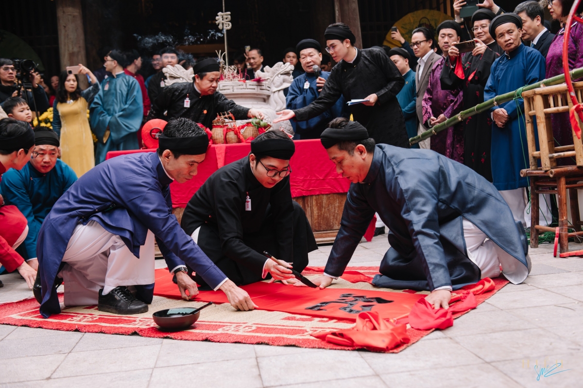 “Tết Việt – Tết Phố” đưa Tết truyền thống trở lại như một không gian văn hóa sống giữa di sản Hoàn Kiếm. (Ảnh: Phố cổ chất)