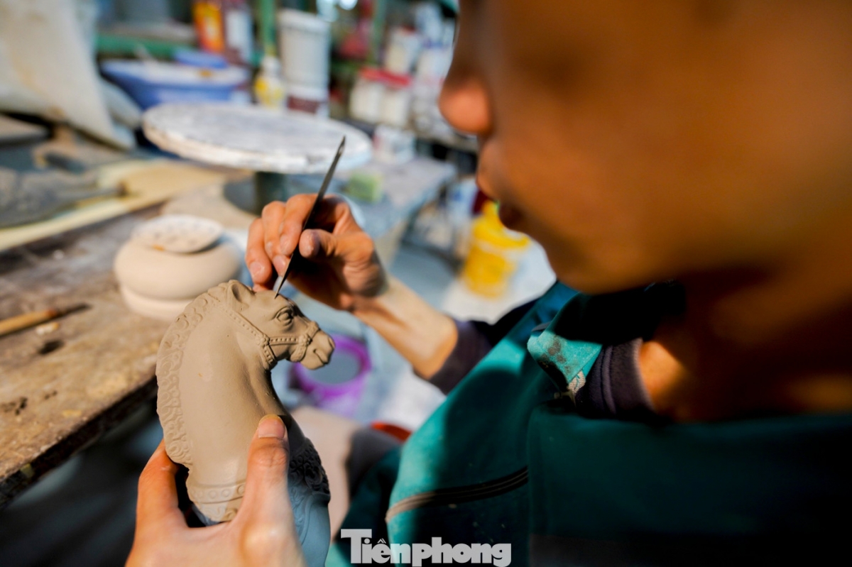 The artisan must constantly monitor the kiln temperature for 24 hours to create such high-end products.