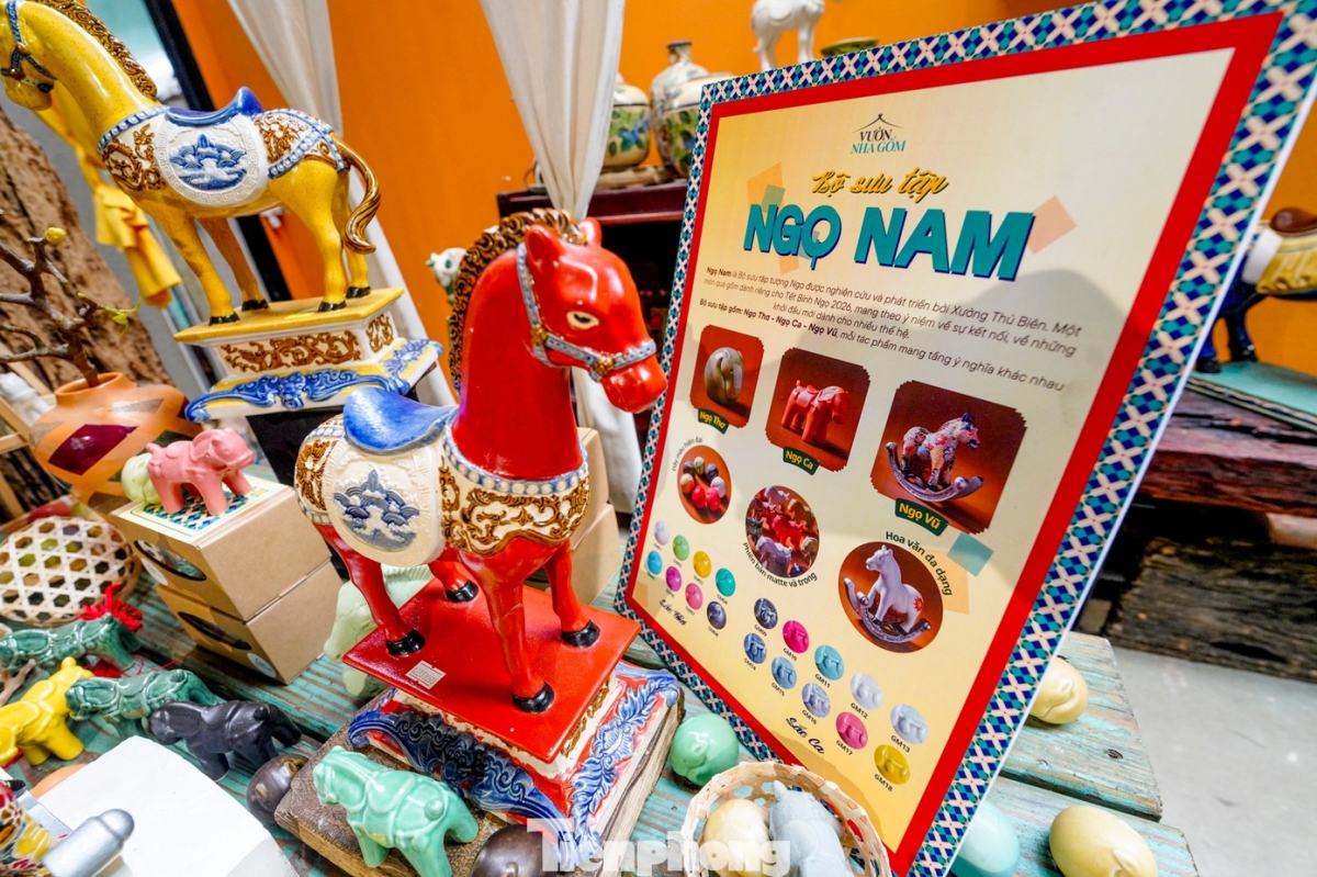 According to artisan Khang Minh, the collection tells the story of growth through three main kinds of products, namely Ngựa Thơ, Ngựa Ca and Ngựa Vũ.
