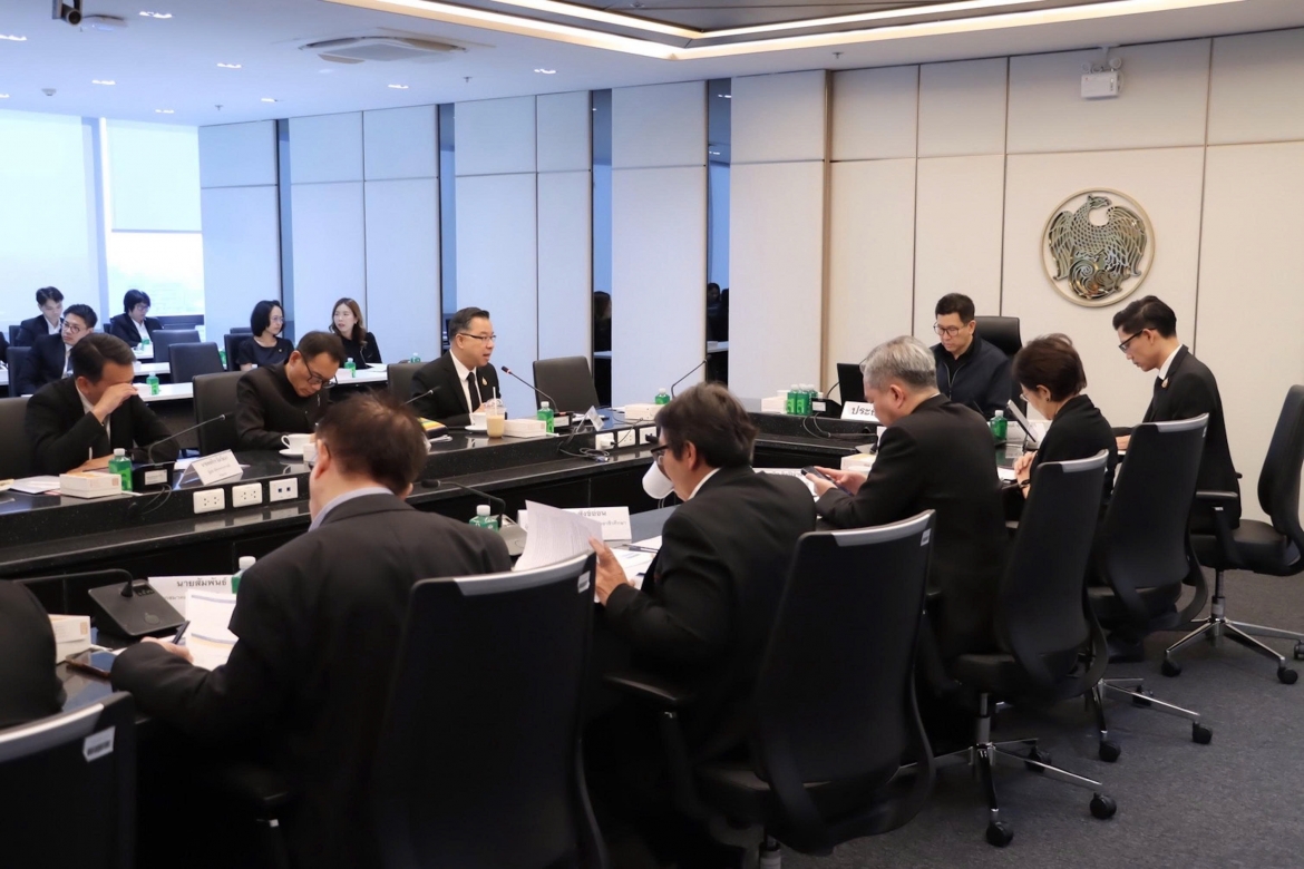 Phó Thủ tướng kiêm Bộ trưởng Tài chính Thái Lan Ekniti Nitithanprapas chủ trì cuộc họp Ủy ban Chính sách Bán dẫn và Điện tử tiên tiến quốc gia ngày 7/1/2026, nơi BOI trình bày dự thảo chiến lược với các mốc phát triển đến năm 2050. (Ảnh: BOI)
