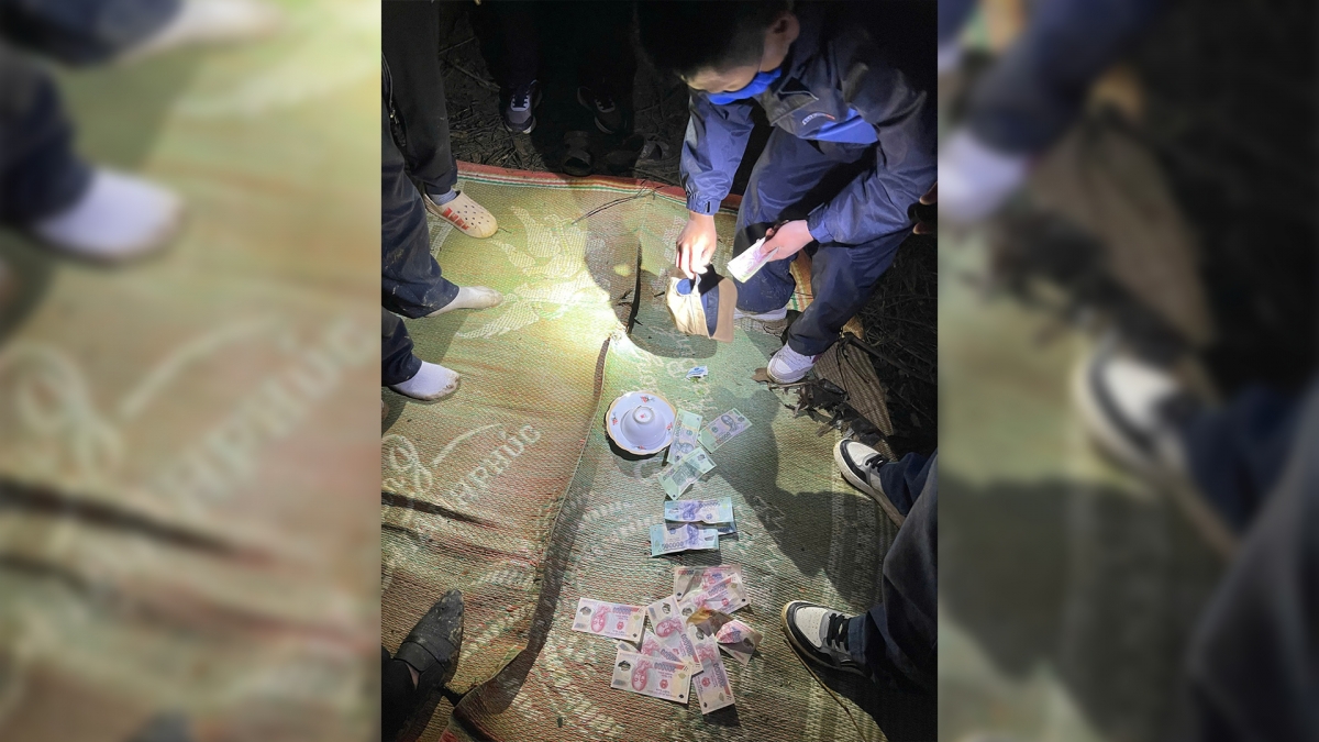 Tang vật thu giữ trên "chiếu bạc"