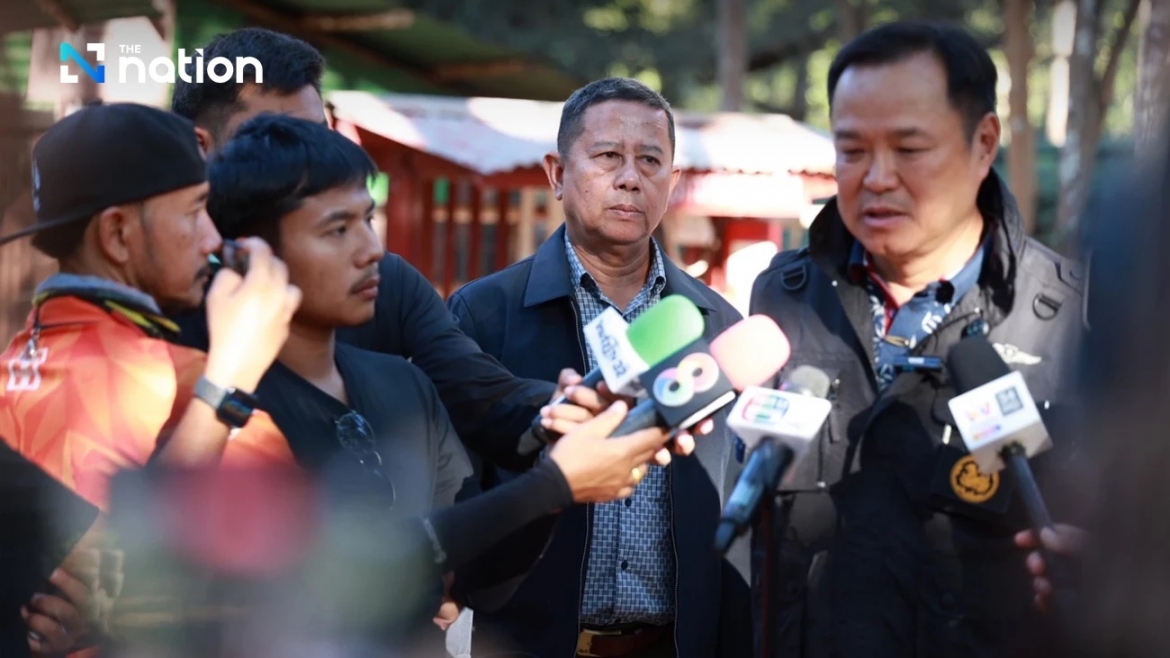 Thủ tướng lâm thời Thái Lan Anutin Charnvirakul trả lời báo giới ngày 2/1. Ảnh: The Nation.