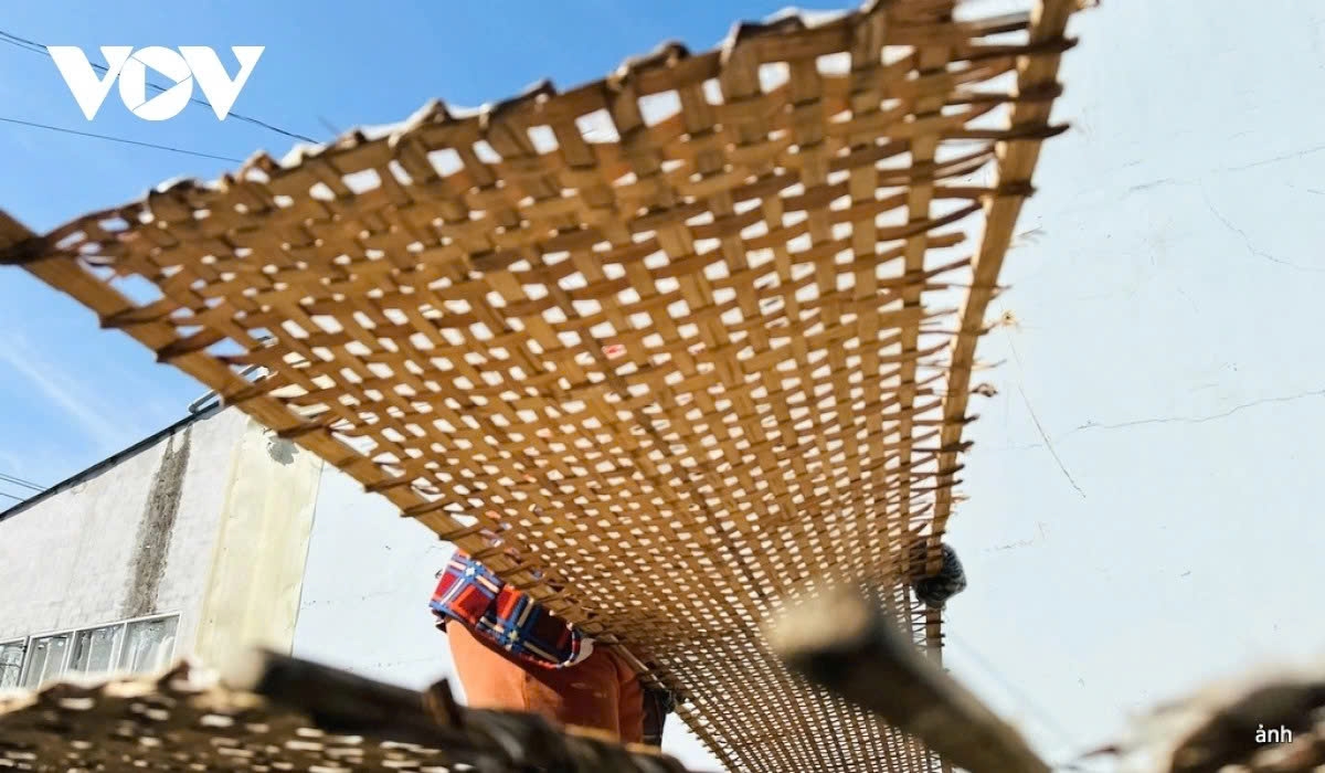 Each type of cake also has many different sizes, offering customers a wide range of choices.