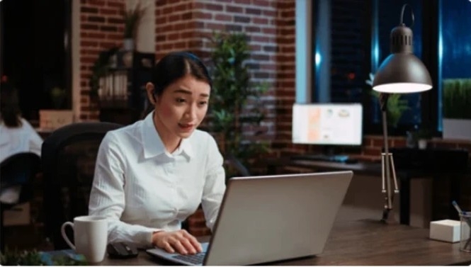 Thức khuya kéo dài khiến gan không có thời gian phục hồi. (Ảnh: Shutterstock)