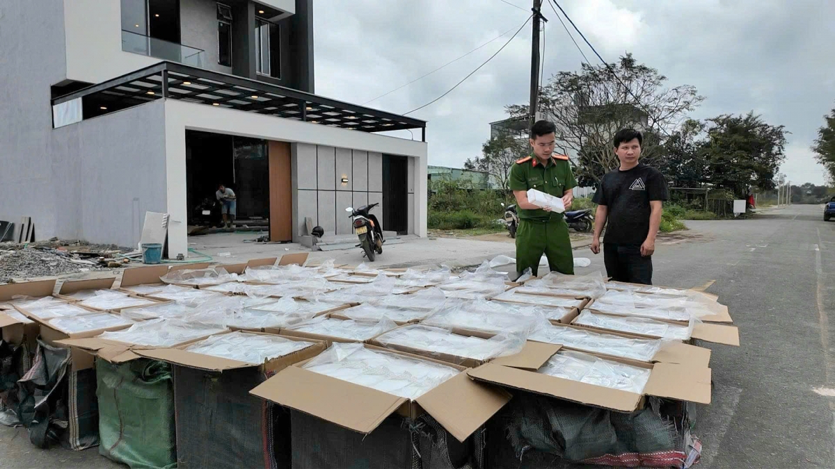 Số lượng lớn thuốc lá điếu nhập lậu bị bắt giữ.