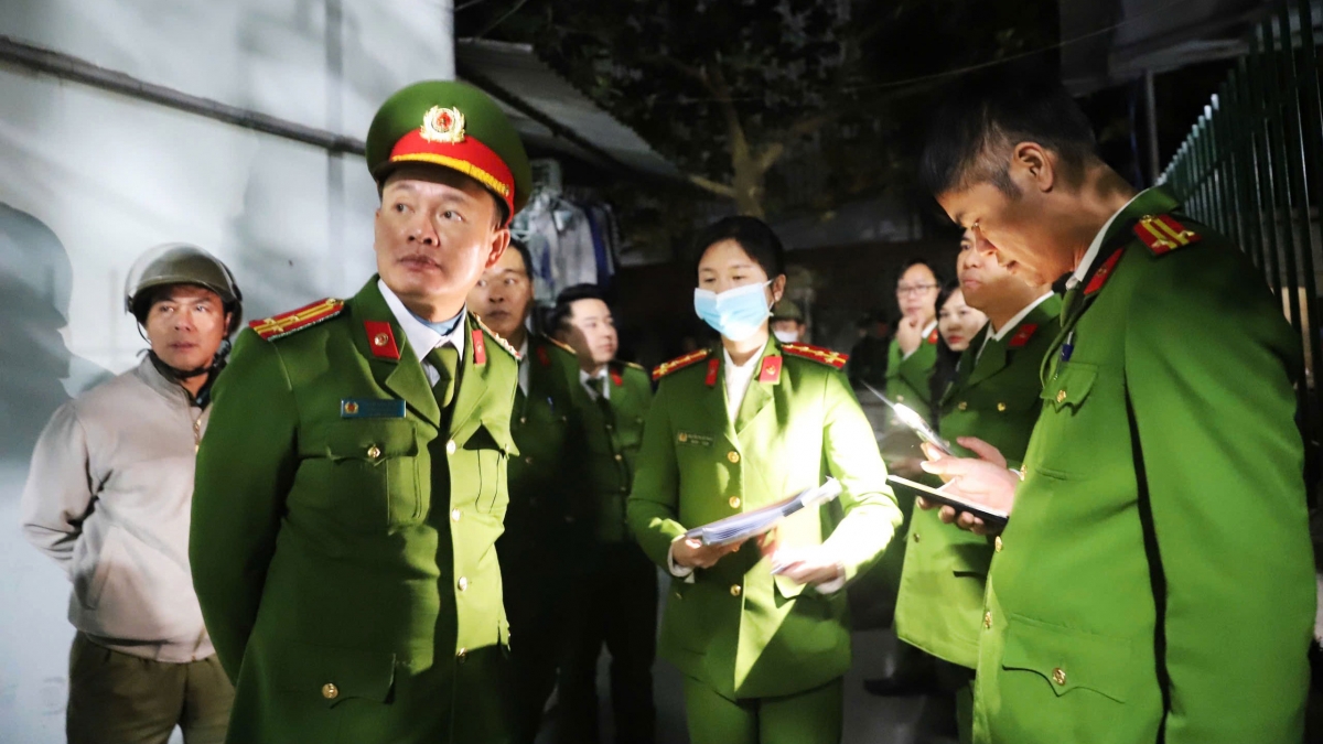 CATP Hải Phòng kiểm tra việc xét nghiệm đối với người lao động tại xã Mao Điền