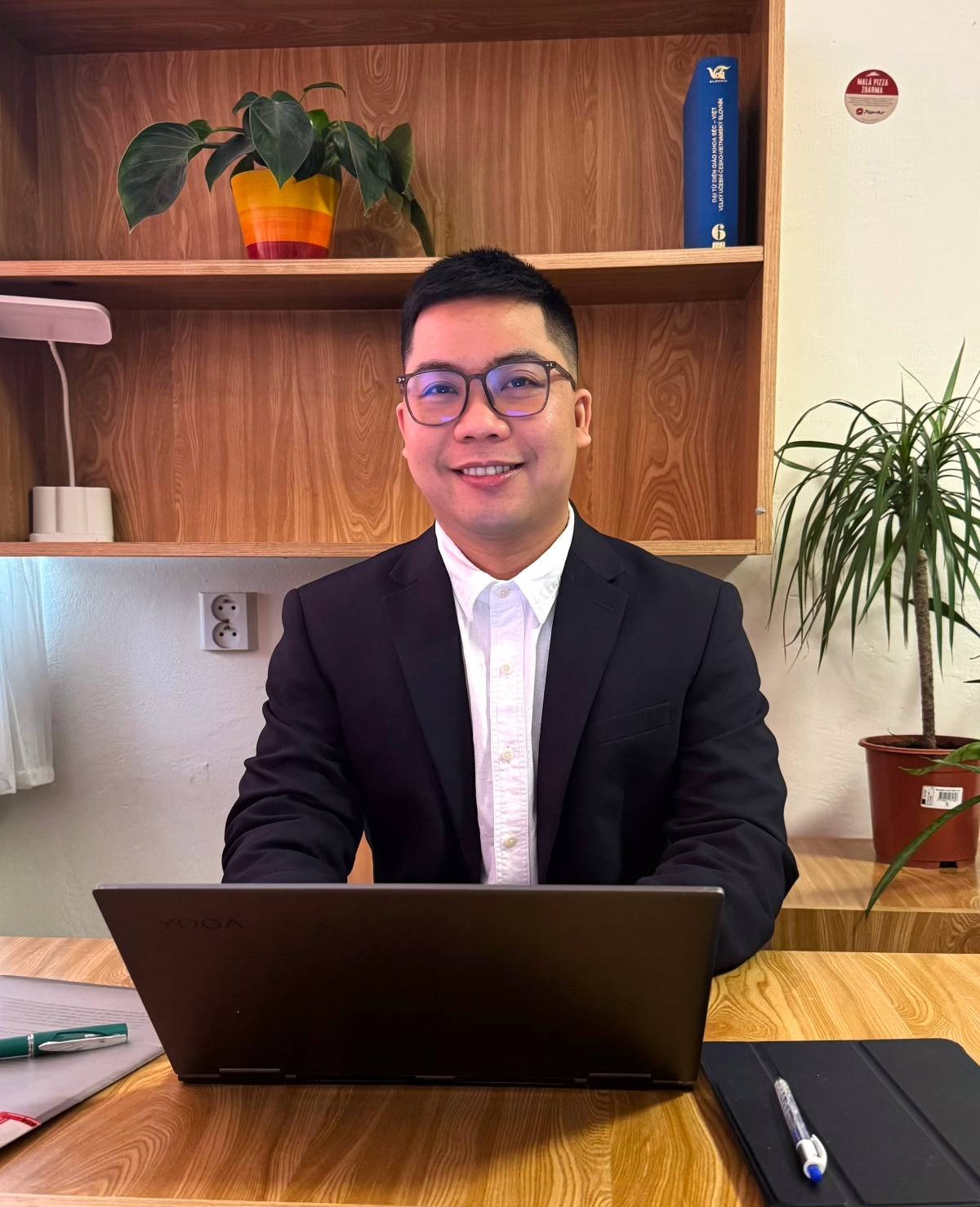 Tiến sĩ Phạm Ngọc Khánh, công tác tại Khoa Toán và Vật lý trường Đại học Charles, Cộng hòa Séc cho rằng cần làm rõ hơn các cơ chế và điều kiện thực tiễn để phát huy vai trò của con người như một nhân tố nội sinh cốt lõi trong giai đoạn mới.