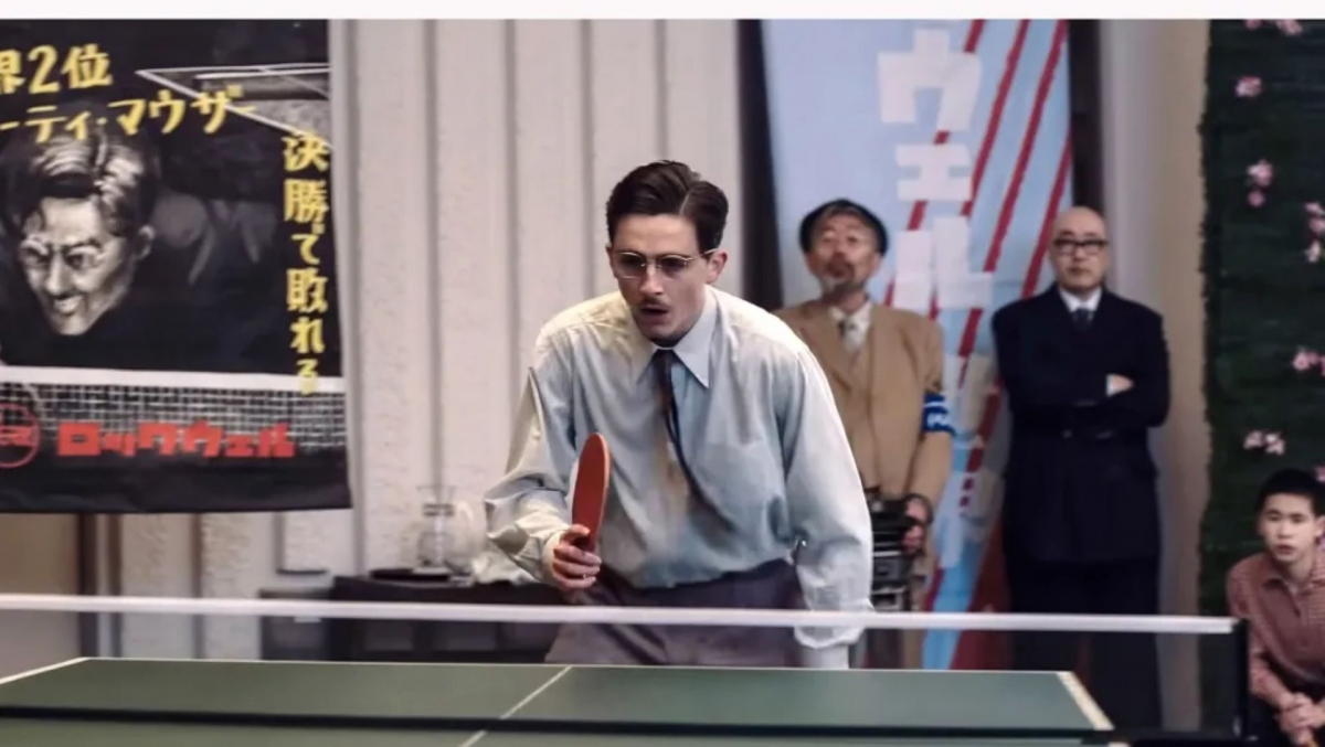 Timothée Chalamet hóa thân thành Marty Mauser – Cảnh quay đầu tiên khắc họa một nhân vật tự tin, đầy tham vọng giữa không gian New York thập niên 1950. (Ảnh: A24)