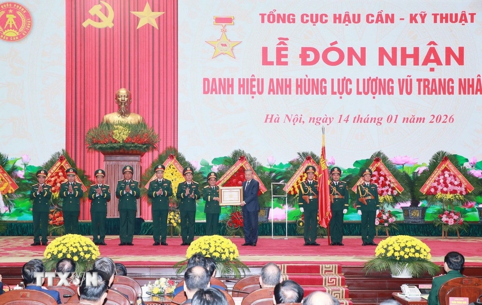 Tổng Bí thư Tô Lâm trao Danh hiệu Anh hùng lực lượng vũ trang nhân dân cho Tổng cục Hậu cần - Kỹ thuật.