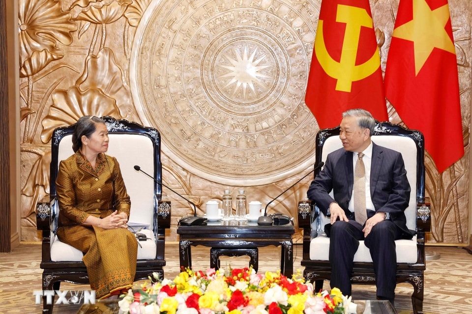 Tổng Bí thư Tô Lâm tiếp bà Men Sam An, Phó Chủ tịch Đảng Nhân dân Campuchia (CPP) sang chúc mừng thành công Đại hội XIV của Đảng. Ảnh: TTXVN