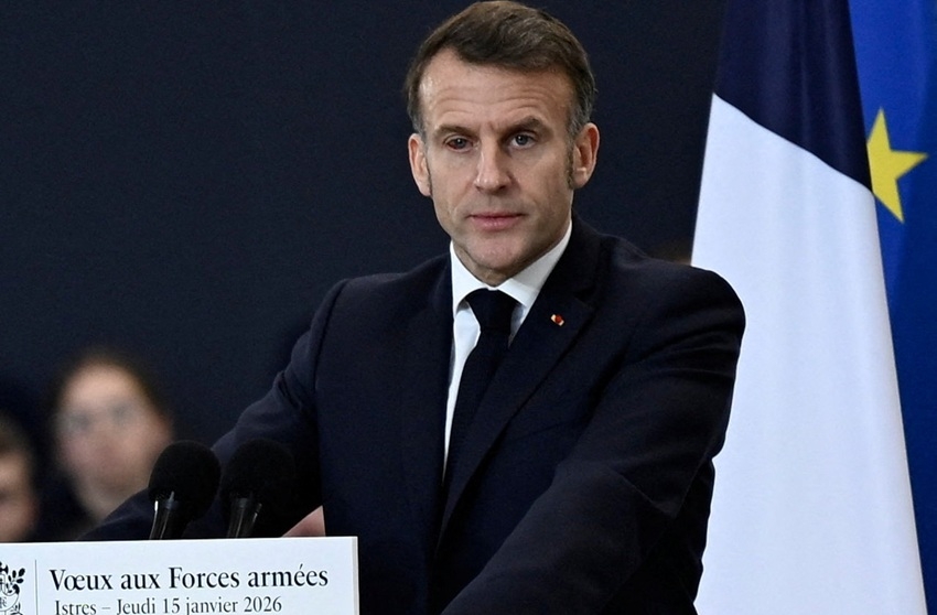 Tổng thống Pháp Emmanuel Macron phát biểu trong chuyến thăm căn cứ không quân Istres, miền Nam nước Pháp. Ảnh: Reuters.