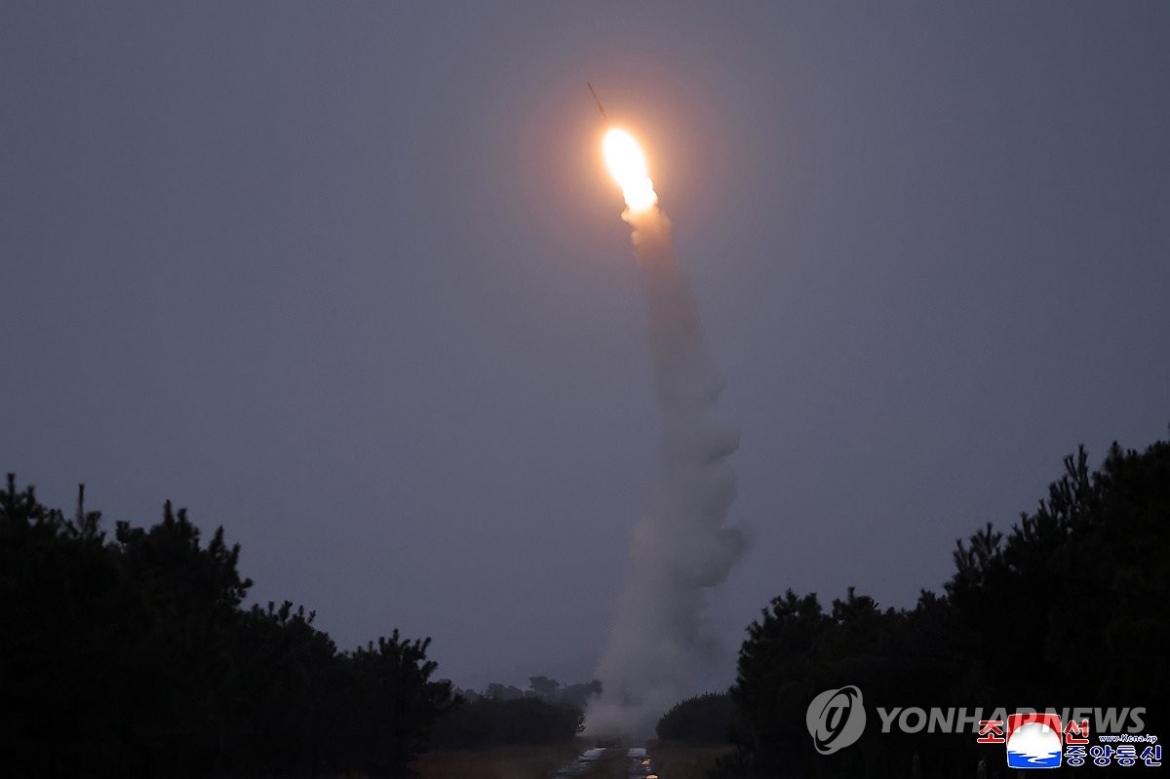 Triều Tiên phóng tên lửa đạn đạo. Ảnh: Yonhap News