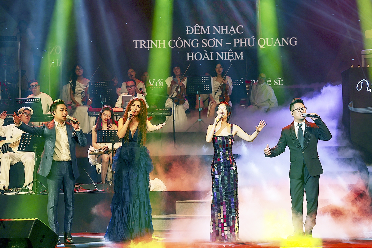 Các ca khúc trong đêm nhạc đều được nhạc sĩ Vũ Huyền Trung và các cộng sự phối khí, làm mới hoàn toàn. Chương trình do Giáng Hương, con gái thứ 2 của nhạc sĩ Phú Quang chỉ đạo nghệ thuật và Ruby Ngọc phụ trách sản xuất.