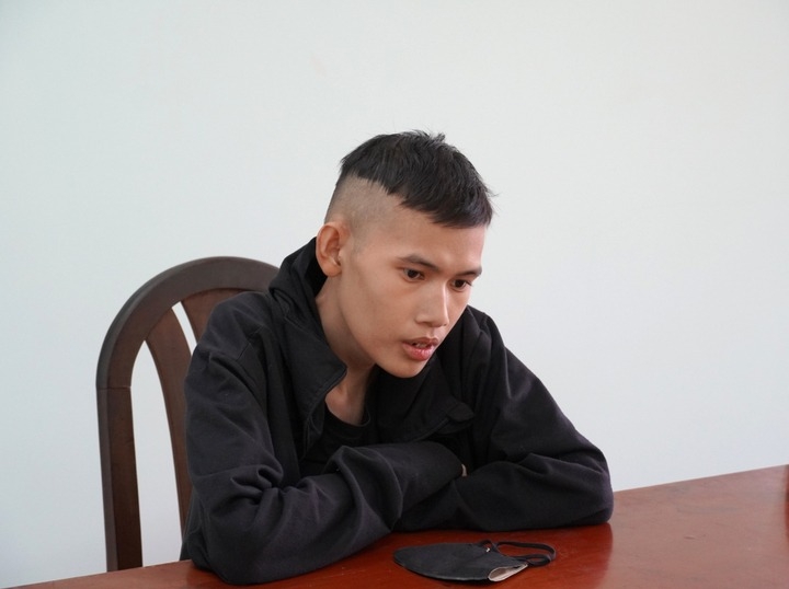 Lê Châu Hoài Linh tại cơ quan điều tra. (Ảnh: Minh Toàn)