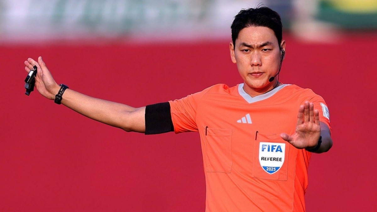 Trọng tài Choi Hyun Jai. (Ảnh: Getty)